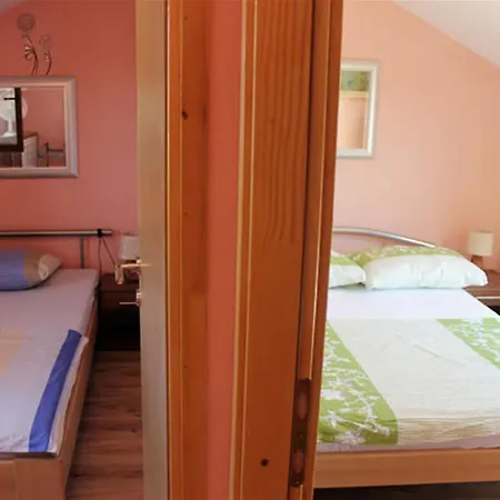 Holiday House Dore *